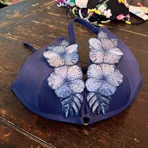 Pink brand small navy blue top